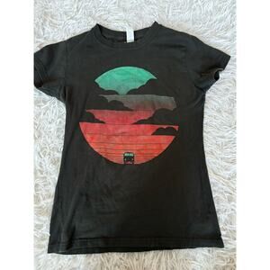 Design by Humans sz. S (runs SMALL)sunset design tee. Cute, fun